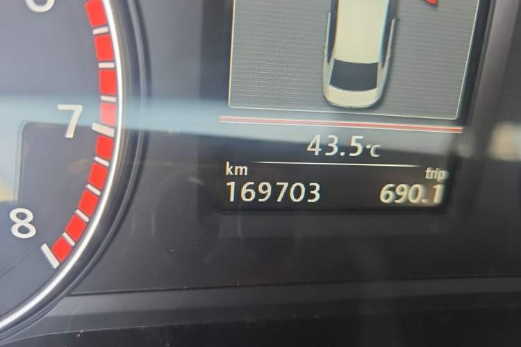 Used Volkswagen Passat 2014 1.8TSI DSG Prestige Edition Odometer Close Up