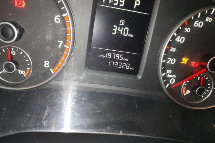 Used Volkswagen Passat 2014 1.8TSI DSG Prestige Edition Odometer Close Up