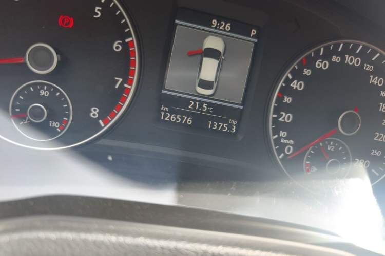 Used Volkswagen Passat 2014 1.8TSI DSG Prestige Edition Odometer Close Up