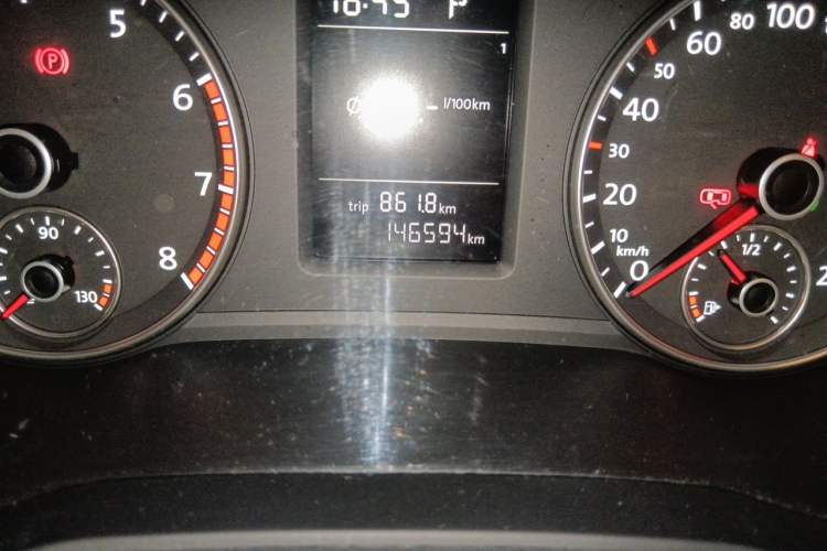 Used Volkswagen Passat 2014 1.8TSI DSG Prestige Edition Odometer Close Up
