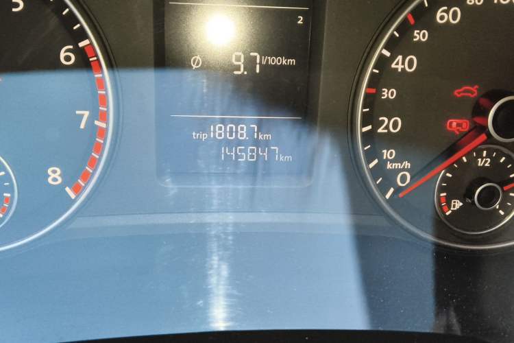 Used Volkswagen Passat 2014 1.8TSI DSG Prestige Edition Odometer Close Up