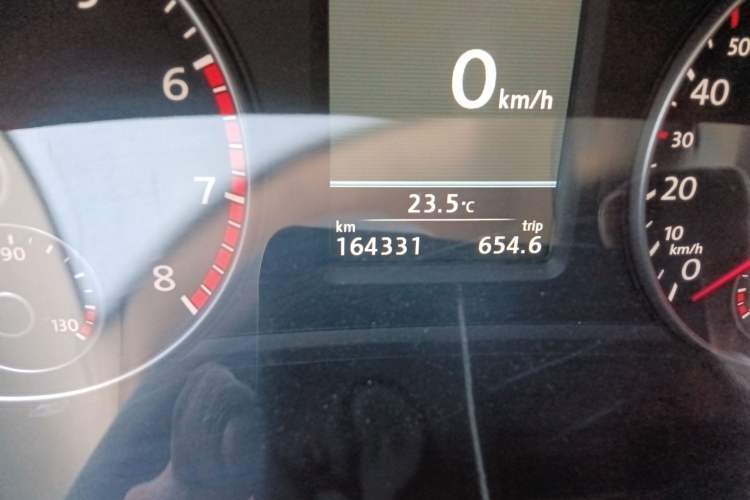 Used Volkswagen Passat 2014 1.8TSI DSG Prestige Navigation Edition Odometer Close Up