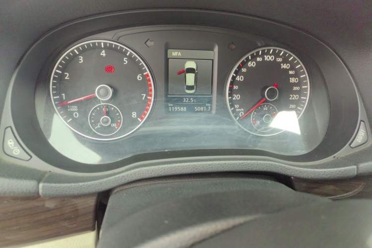 Used Volkswagen Passat 2014 1.8TSI DSG Prestige Edition Odometer Close Up