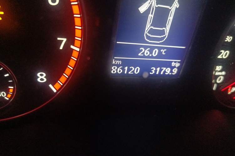 Used Volkswagen Passat 2014 1.8TSI DSG Prestige Edition Odometer Close Up