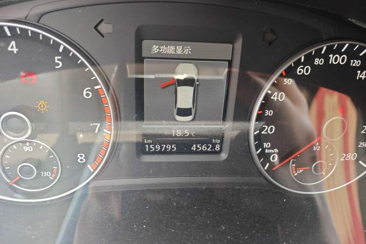 Used Volkswagen Passat 2014 1.8TSI DSG Prestige Edition Odometer Close Up