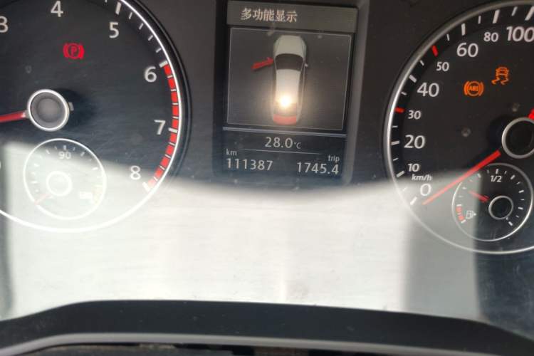 Used Volkswagen Passat 2014 1.8TSI DSG Prestige Edition Odometer Close Up