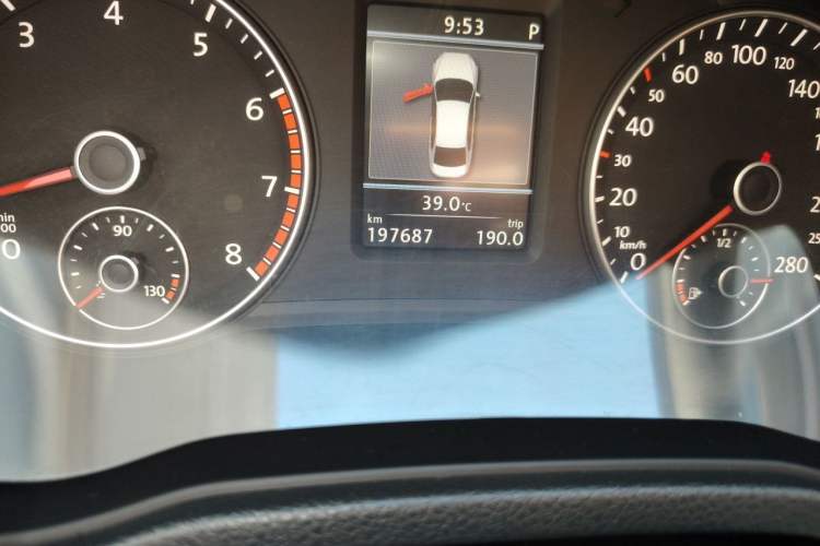 Used Volkswagen Passat 2014 1.8TSI DSG Ultimate Edition Odometer Close Up