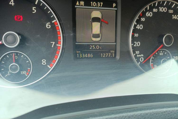 Used Volkswagen Passat 2014 2.0 TSI DSG Prestige Navigation Edition Odometer Close Up