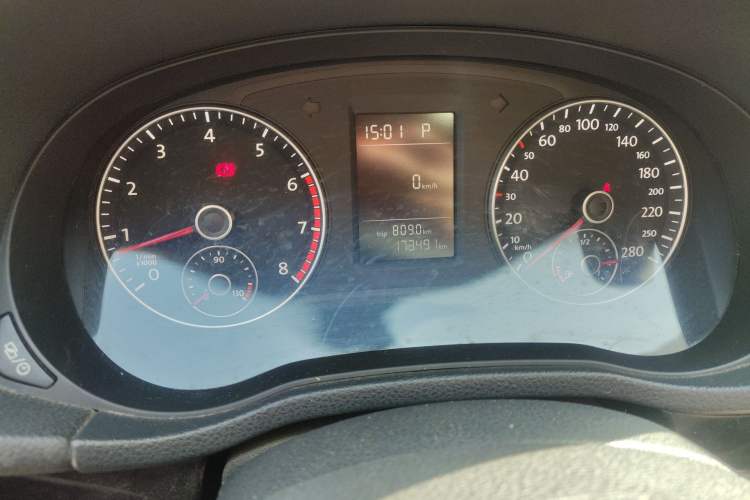 Used Volkswagen Passat 2014 1.8TSI DSG Prestige Edition Odometer Close Up