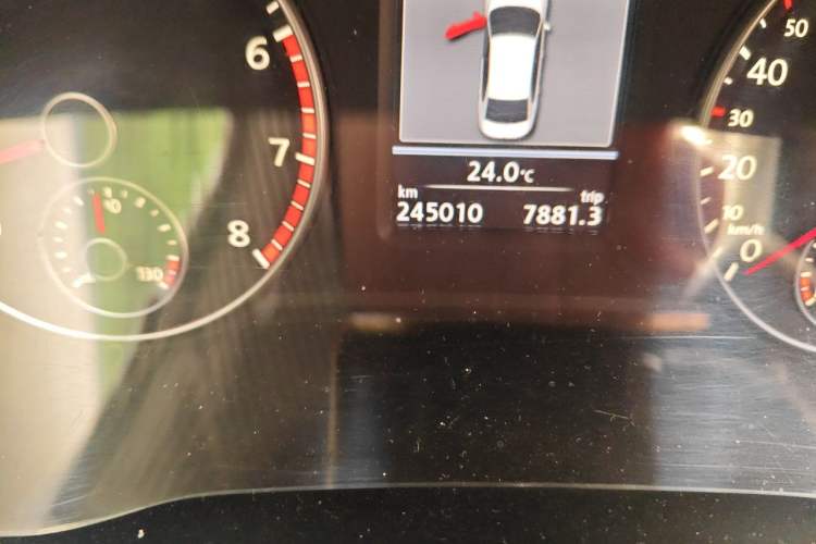 Used Volkswagen Passat 2014 1.8TSI DSG Prestige Edition Odometer Close Up