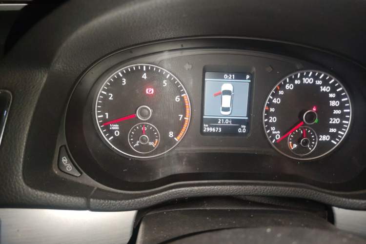 Used Volkswagen Passat 2014 1.8TSI DSG Prestige Edition Odometer Close Up