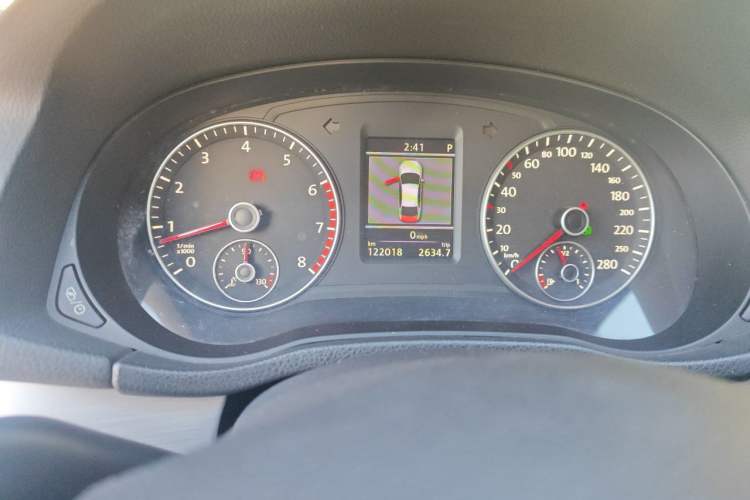 Used Volkswagen Passat 2014 1.8TSI DSG Prestige Edition Odometer Close Up