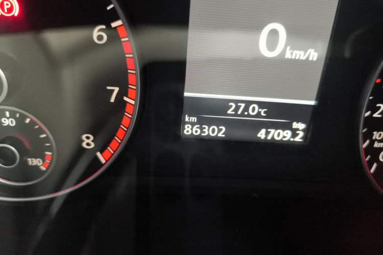 Used Volkswagen Passat 2014 1.8TSI DSG Prestige Edition Odometer Close Up