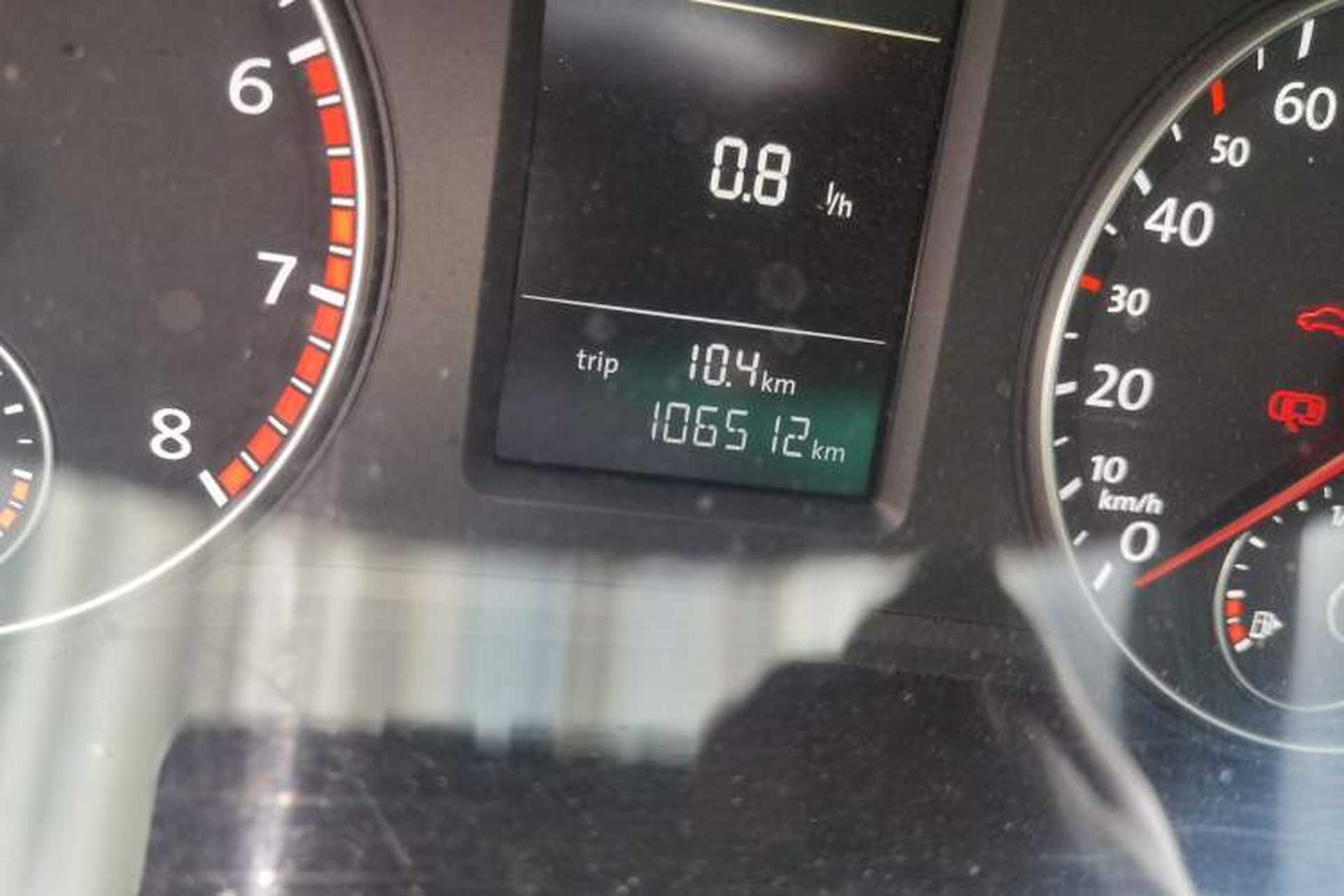 Used Volkswagen Passat 2014 1.8TSI DSG Prestige Edition Odometer Close Up