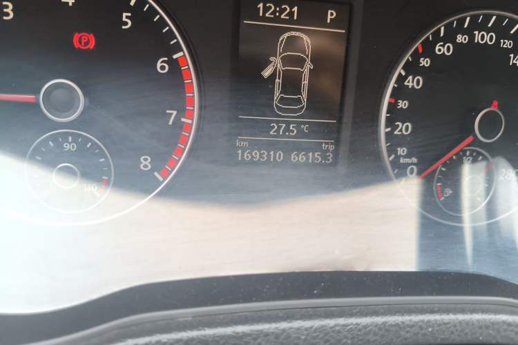 Used Volkswagen Passat 2014 1.8TSI DSG Prestige Edition Odometer Close Up