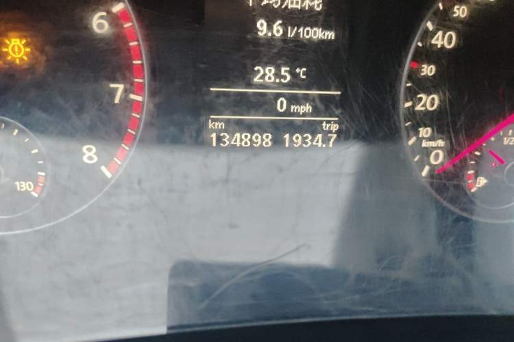 Used Volkswagen Passat 2014 1.8TSI DSG Prestige Edition Odometer Close Up