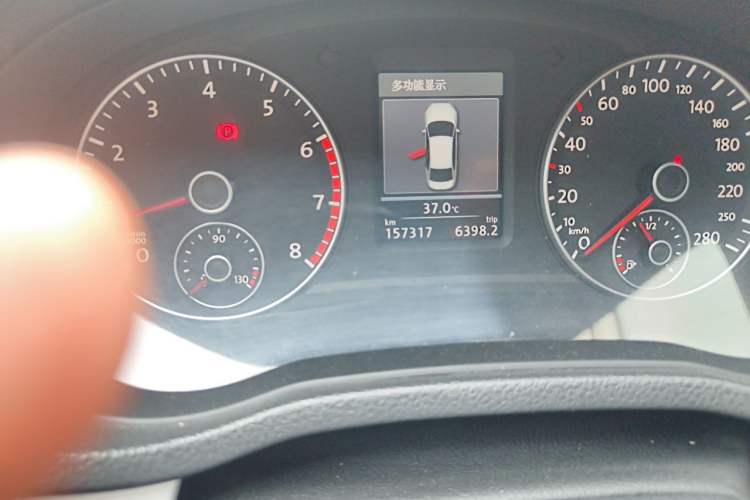 Used Volkswagen Passat 2014 1.8TSI DSG Prestige Edition Odometer Close Up