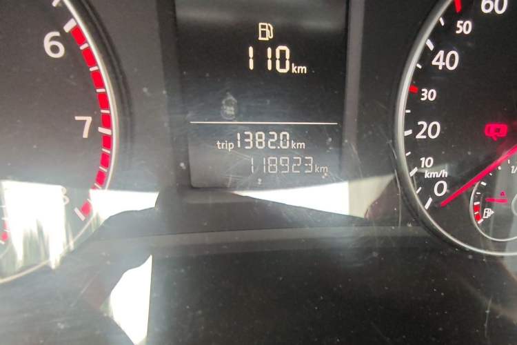 Used Volkswagen Passat 2014 1.8TSI DSG Prestige Edition Odometer Close Up
