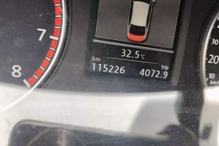 Used Volkswagen Passat 2014 1.8TSI DSG Prestige Edition Odometer Close Up