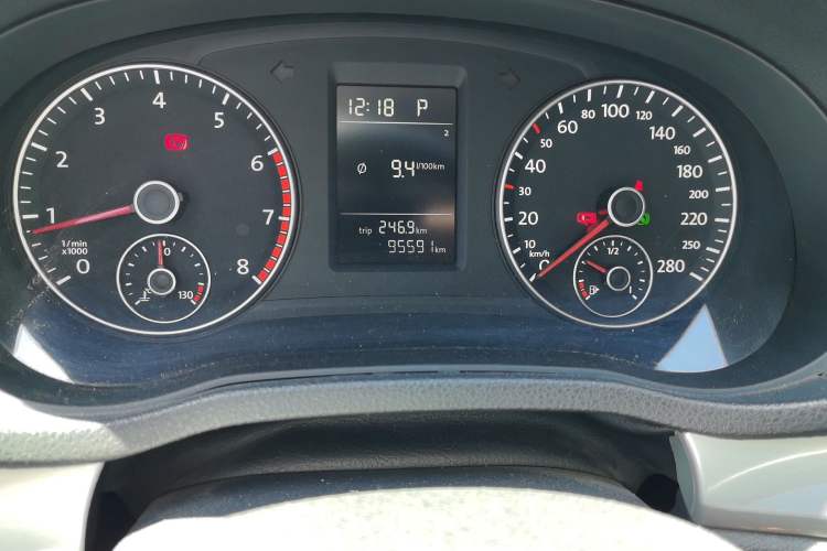 Used Volkswagen Passat 2014 1.8TSI DSG Prestige Edition Odometer Close Up