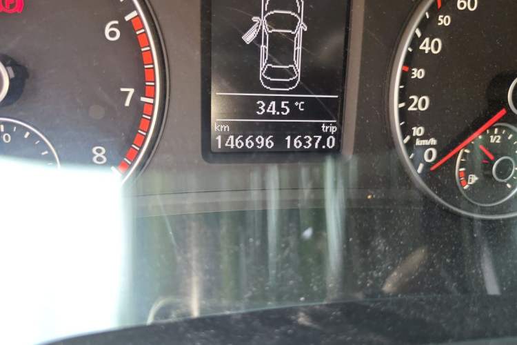 Used Volkswagen Passat 2014 1.8TSI DSG Prestige Edition Odometer Close Up