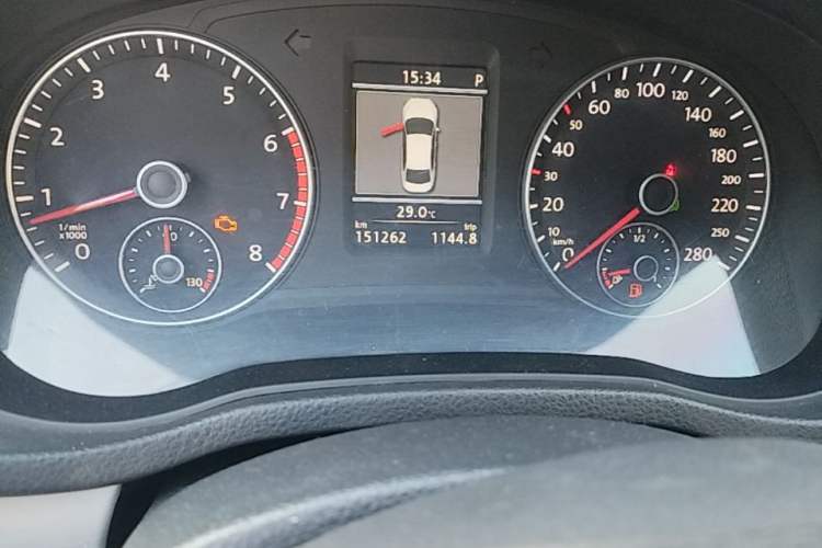 Used Volkswagen Passat 2014 1.8TSI DSG Prestige Edition Odometer Close Up