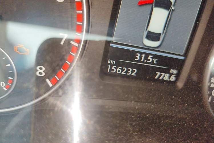 Used Volkswagen Passat 2014 1.8TSI DSG Prestige Edition Odometer Close Up