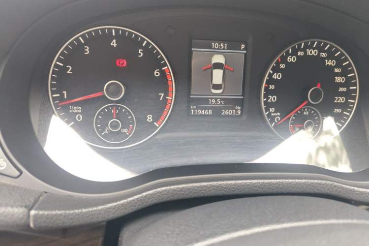 Used Volkswagen Passat 2014 2.0 TSI DSG Ultimate Edition Odometer Close Up