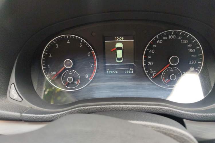 Used Volkswagen Passat 2014 1.8TSI DSG Prestige Edition Odometer Close Up