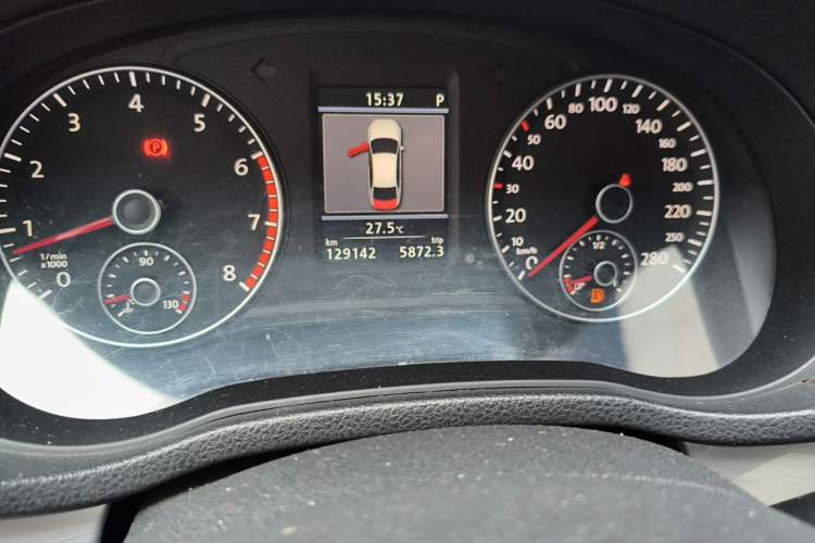 Used Volkswagen Passat 2014 1.8TSI DSG Prestige Edition Odometer Close Up