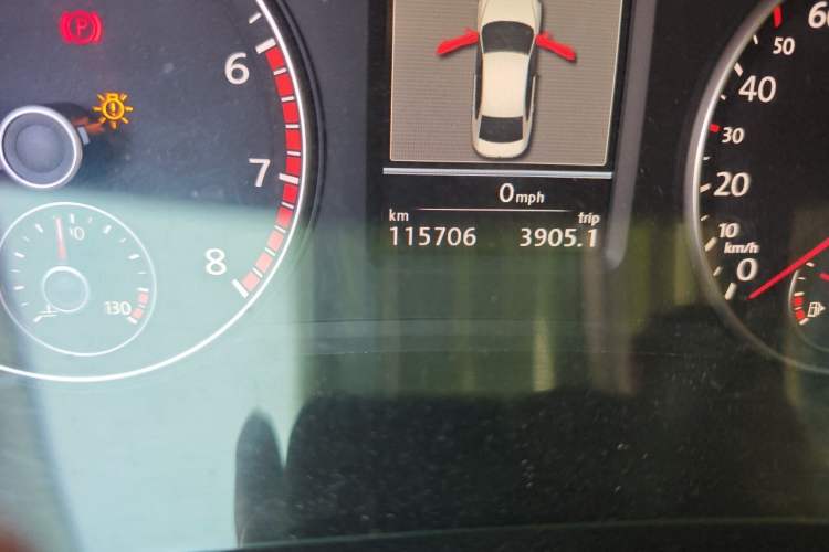 Used Volkswagen Passat 2014 1.8TSI DSG Prestige Edition Odometer Close Up