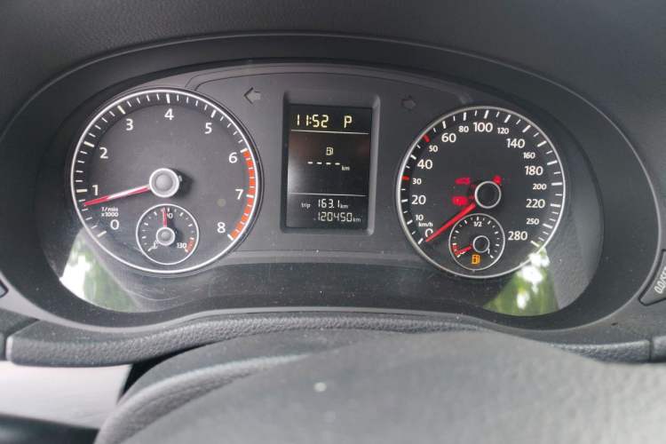 Used Volkswagen Passat 2014 1.8TSI DSG Luxury Edition Odometer Close Up