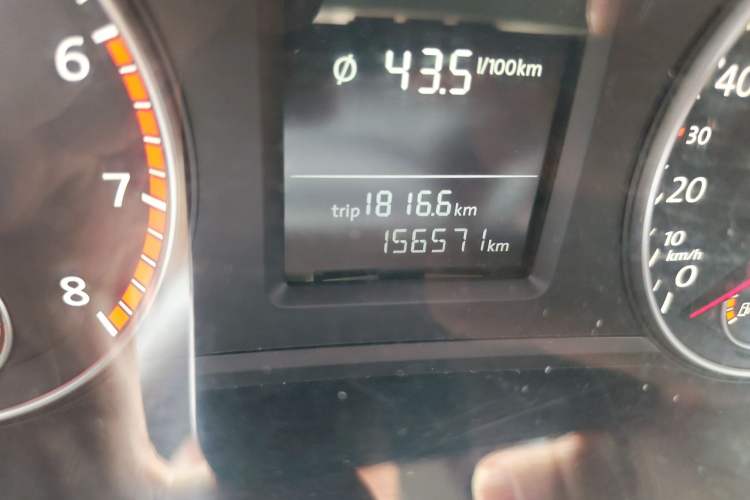 Used Volkswagen Passat 2014 1.8TSI DSG Prestige Edition Odometer Close Up