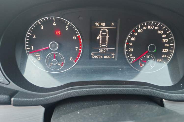 Used Volkswagen Passat 2014 1.8TSI DSG Prestige Edition Odometer Close Up