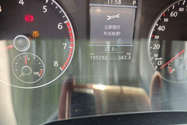 Used Volkswagen Passat 2014 1.8TSI DSG Prestige Edition Odometer Close Up