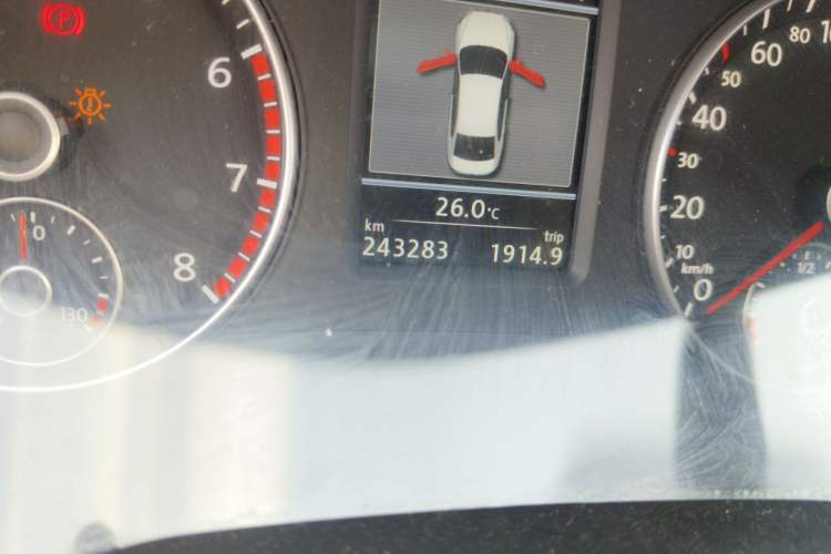 Used Volkswagen Passat 2014 1.8TSI DSG Prestige Navigation Edition Odometer Close Up
