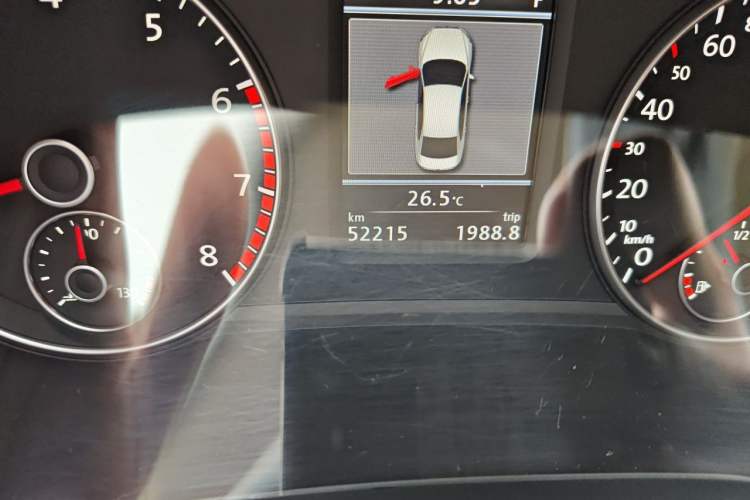 Used Volkswagen Passat 2014 1.8TSI DSG Prestige Edition Odometer Close Up