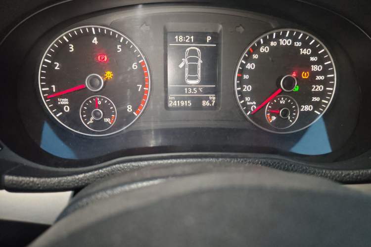 Used Volkswagen Passat 2014 1.8TSI DSG Prestige Edition Odometer Close Up