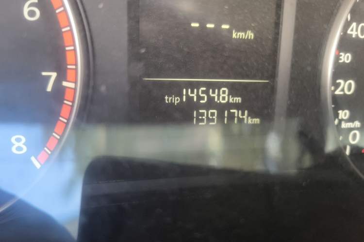 Used Volkswagen Passat 2014 1.8TSI DSG Prestige Edition Odometer Close Up