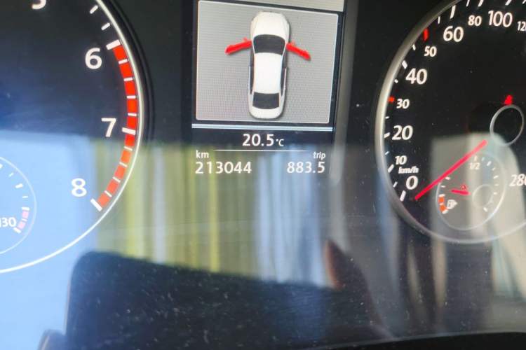 Used Volkswagen Passat 2014 2.0 TSI DSG Prestige Edition Odometer Close Up