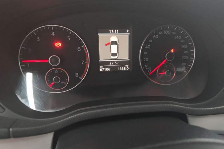 Used Volkswagen Passat 2014 1.8TSI DSG Prestige Edition Odometer Close Up