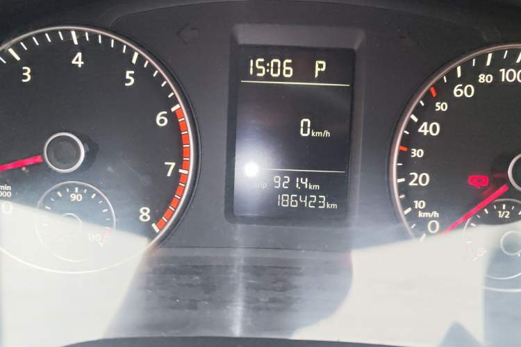 Used Volkswagen Passat 2014 1.8TSI DSG Prestige Edition Odometer Close Up