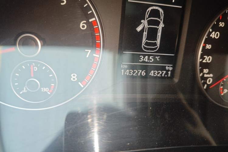 Used Volkswagen Passat 2014 1.8TSI DSG Prestige Edition Odometer Close Up