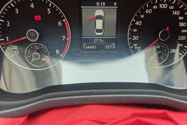 Used Volkswagen Passat 2014 1.8TSI DSG Prestige Edition Odometer Close Up