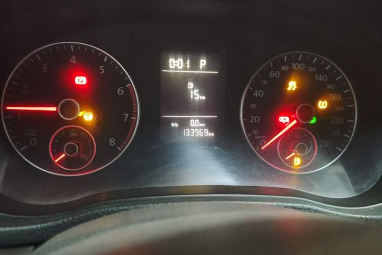 Used Volkswagen Passat 2014 1.8TSI DSG Prestige Edition Odometer Close Up