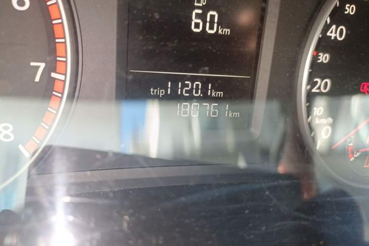Used Volkswagen Passat 2014 1.8TSI DSG Prestige Navigation Edition Odometer Close Up
