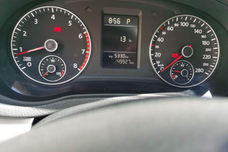 Used Volkswagen Passat 2014 1.8TSI DSG Prestige Edition Odometer Close Up