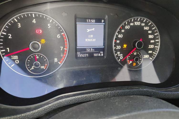 Used Volkswagen Passat 2014 1.8TSI DSG Prestige Navigation Edition Odometer Close Up