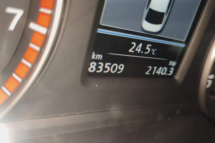 Used Volkswagen Passat 2014 1.8TSI DSG Prestige Edition Odometer Close Up