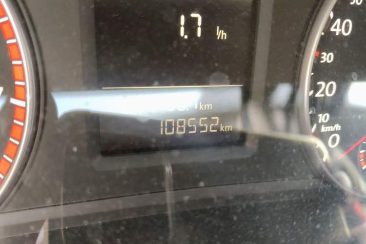 Used Volkswagen Passat 2014 1.8TSI DSG Prestige Edition Odometer Close Up